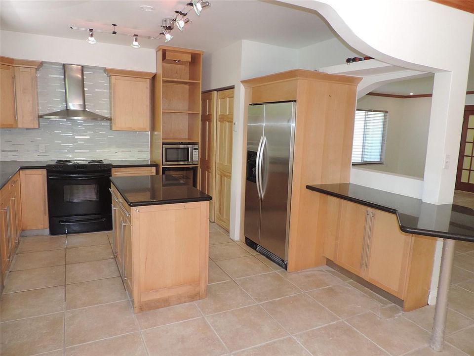 1st image of 6141 Pine Tree Dr #1313
