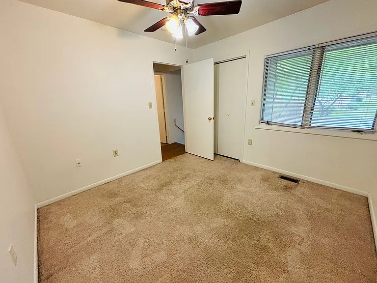 321 Shenandoah Cir — Photo 8