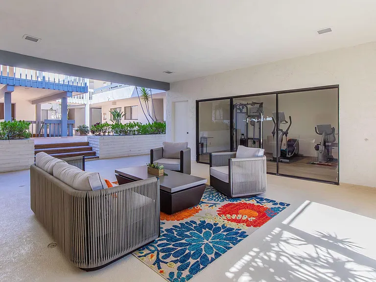 Riviera Vista Apartments — Photo 8