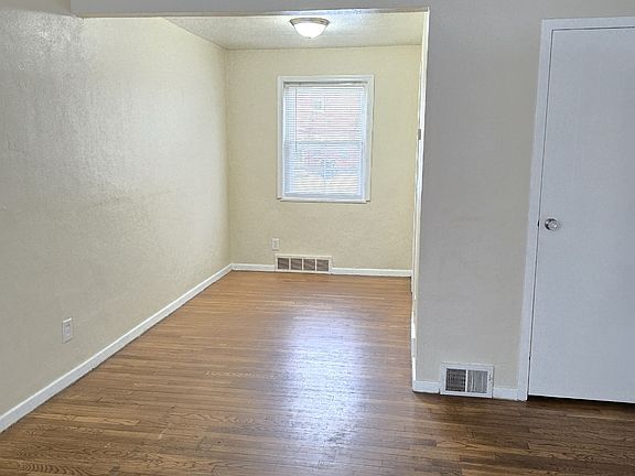 4th image of 22750 Fox Ave APT D