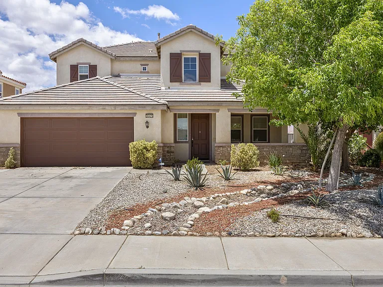 36425 Fallingstar Pl — Photo 1