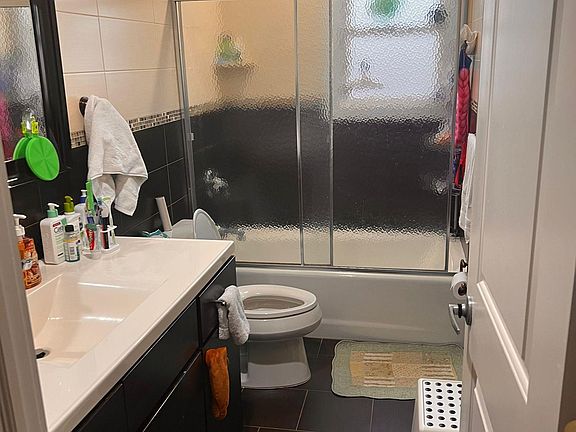 5th image of 152 Jackson Ave Floor 2