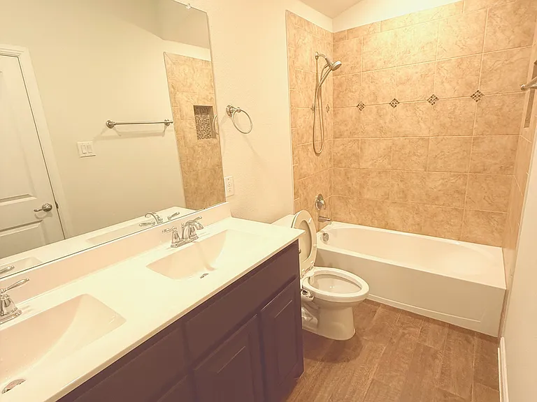 565 Lindisfarne Ln — Photo 15