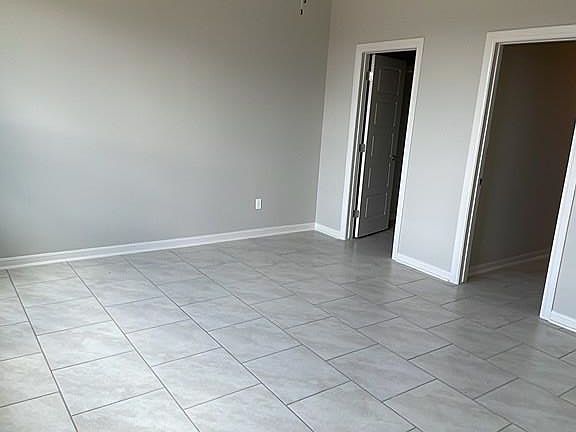 4th image of 2369 Grove Ln