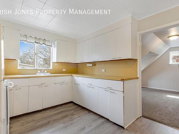 3rd image of 13 South St APT 2