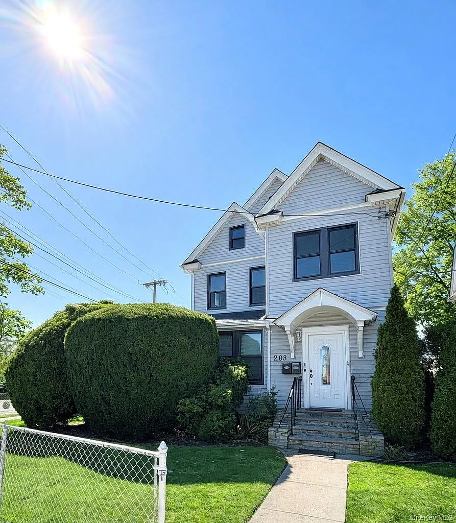 203 WASHINGTON Avenue photo 1
