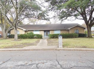 2902 Kircaldy Ct, Arlington, TX 76015