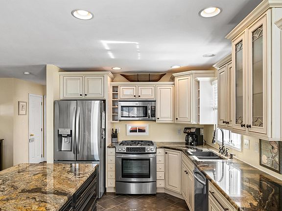 4th image of 143 46th St E #Sea