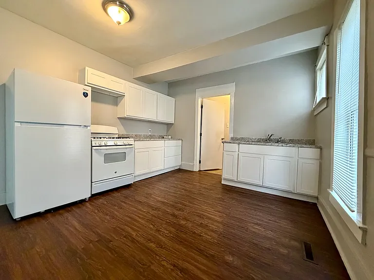 1515 Hoyt St — Photo 5