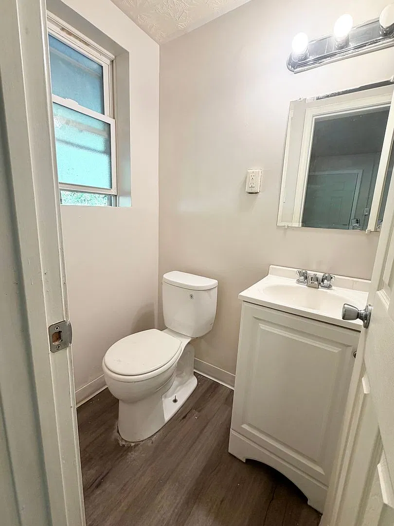 Affordable Studio Living | Utilities Included | Renovated Efficiencies in Roselawn — Photo 2