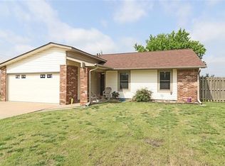 219 Mistletoe Ln, Bartlesville, OK 74003