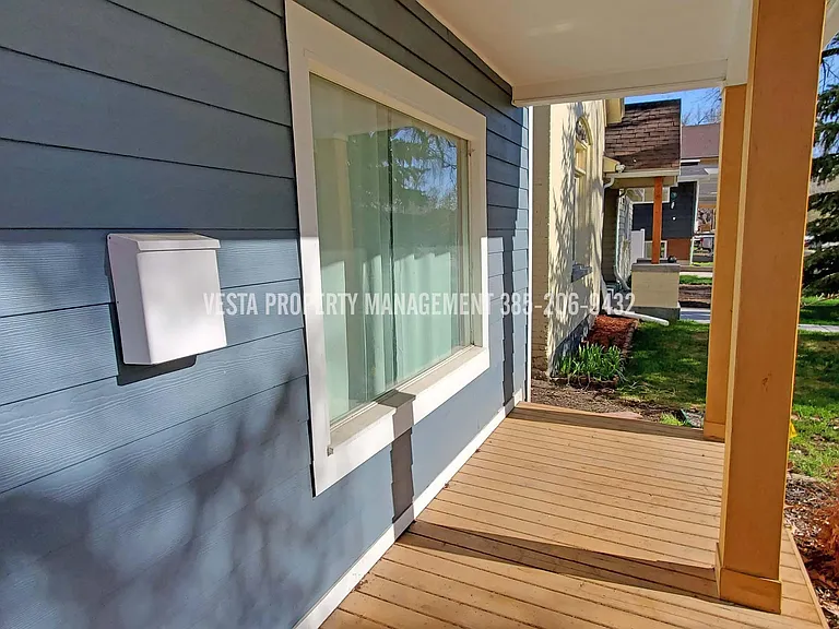 2538 Orchard Ave — Photo 3