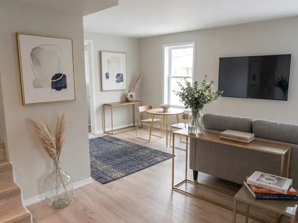 26 Rockvale Ave Floor 2, Toronto, ON M6E 3A9