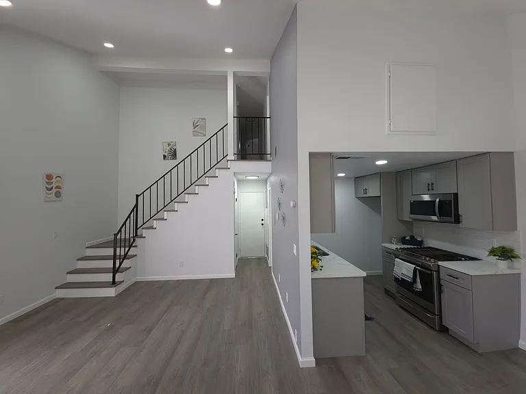 1642 Gardenia Ct #D — Photo 12