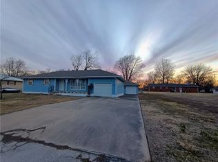 1704 Van Dr, El Dorado Springs, MO 64744