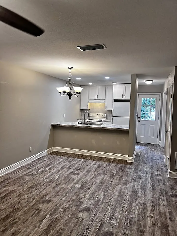 2 bed, 1000 sqft, $1,500 — Photo 1