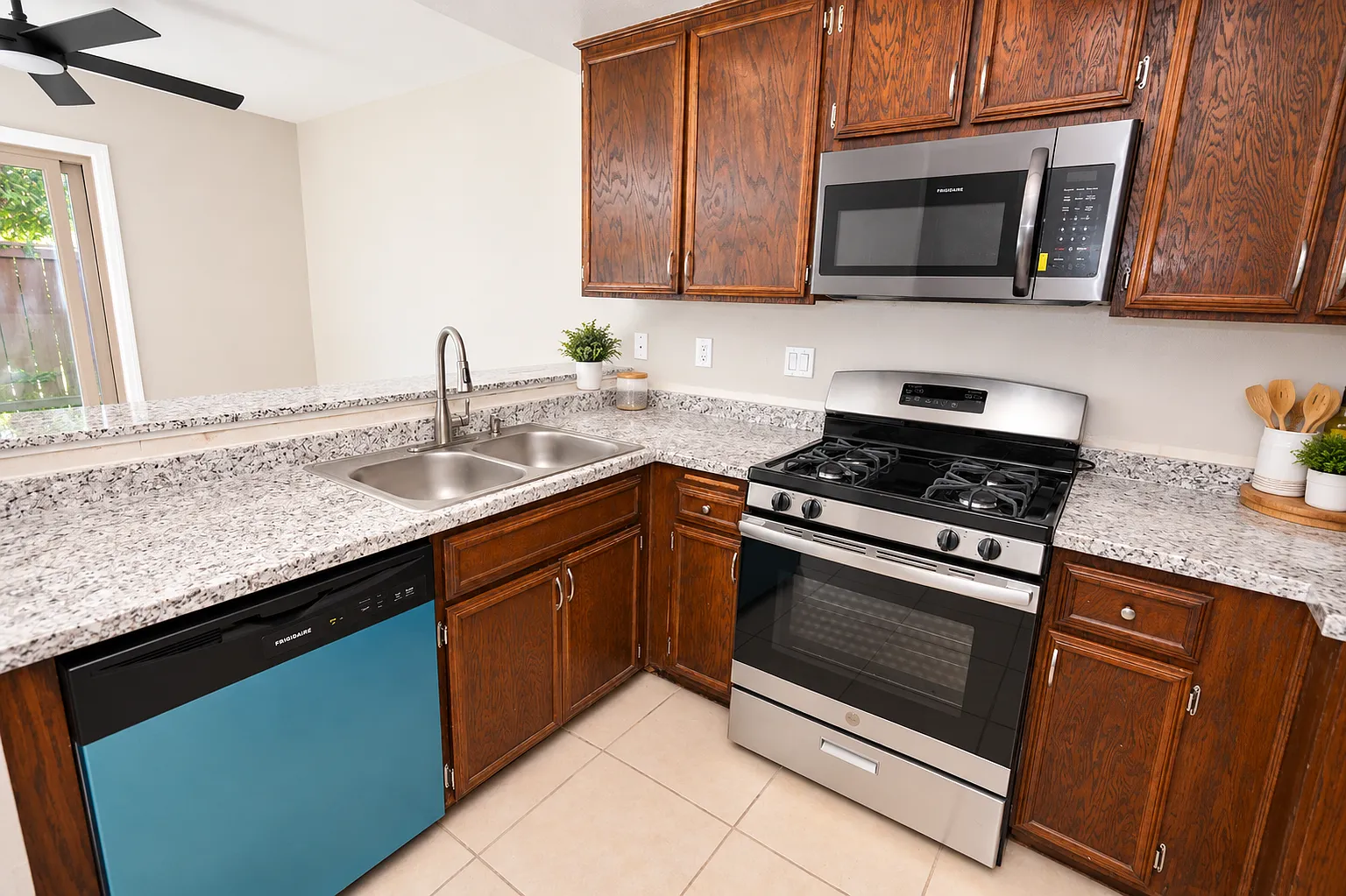 2 bed, 2.5 bath, 1082 sqft, $2,575 — Photo 4