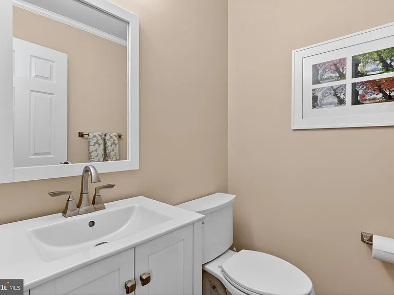 6635 Dunwich Way — Photo 8