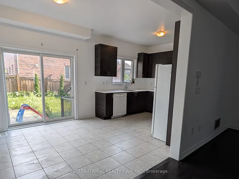 734 Yarfield Cres #MAIN — Photo 7