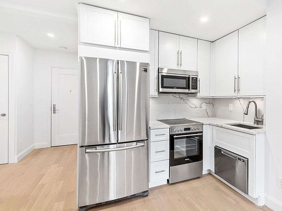 1st image of 155 E 47th St APT 8F