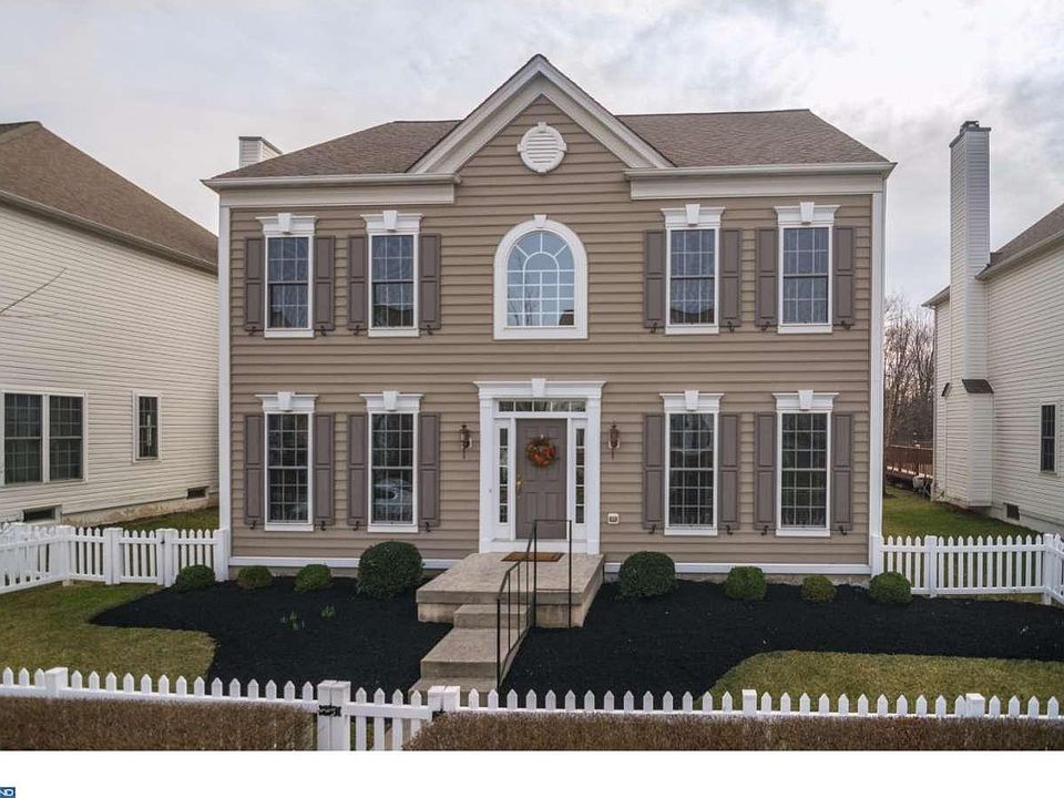 1st image of 11 Croft Dr