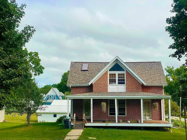 309 E Clark St, Fayette, IA 52142