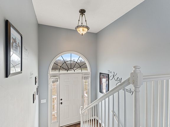 3rd image of 205 Emerald Cir
