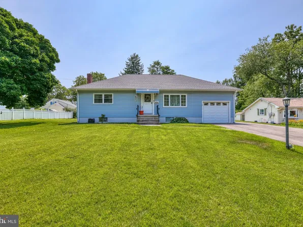 240 Walnut Ln, Morrisville, PA 19067