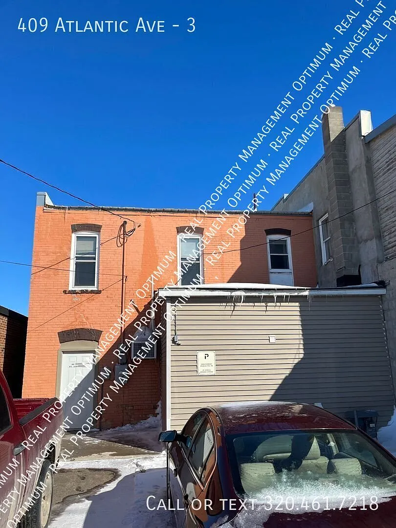 2 Bedroom 1 bath Unit - Remodeled Available Now — Photo 4