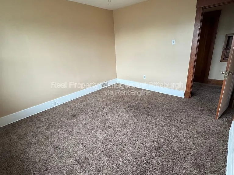 30 Sheridan Ave — Photo 10