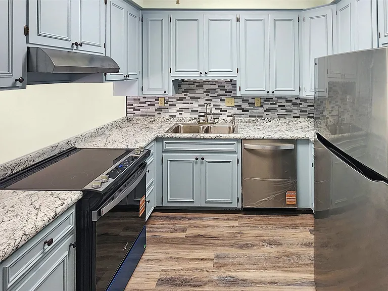 2067 Hazel Hedge Ln — Photo 2