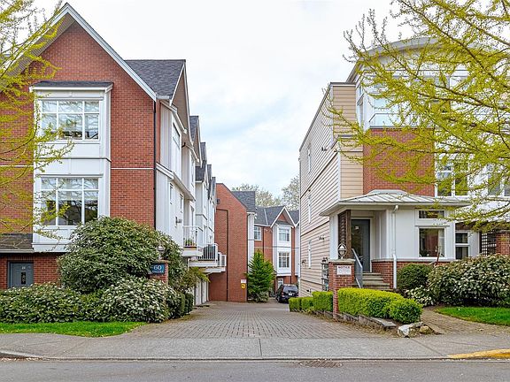 2nd image of 60 Dallas Rd #36