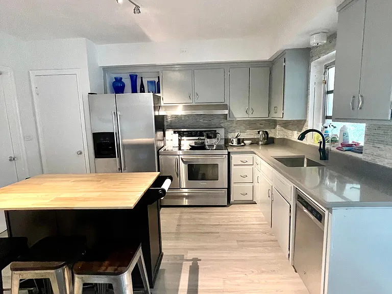 10815 NE 10th Pl — Photo 17