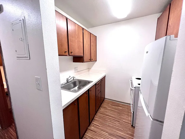 Tyee Apartments — Photo 6
