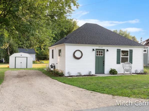 216 Williams St, Howard City, MI 49329