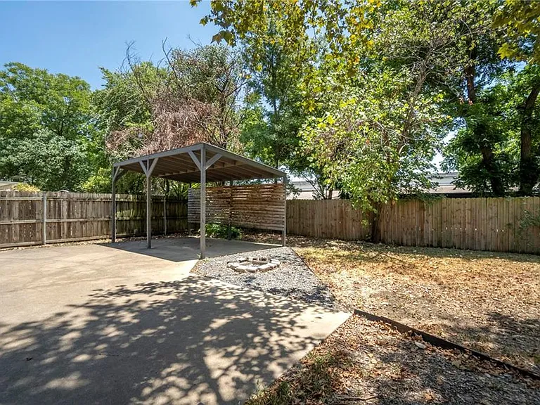 2105 Fortview Rd — Photo 37