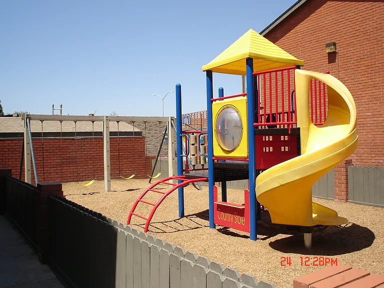 Regency West Apartments — Photo 18