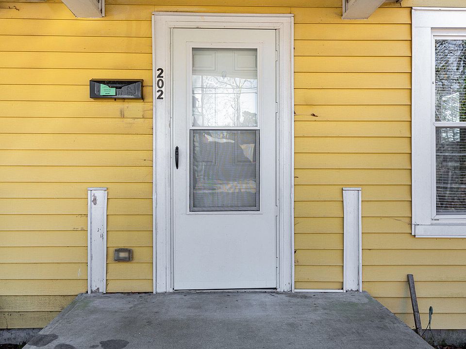 1st image of 204 Nelson St