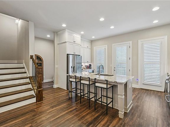 5th image of 220 Mitchell Ln