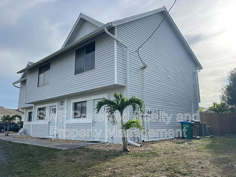 2 bed, 1.5 bath, 1122 sqft, $1,395 — Photo 2