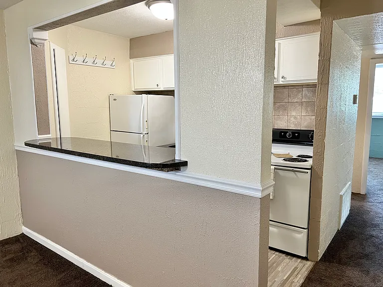 Heather House Apartments — Photo 24