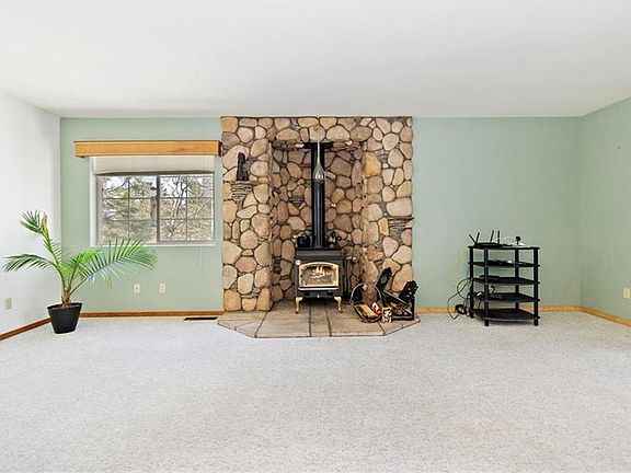 3rd image of 943 Panamint Mountain Dr