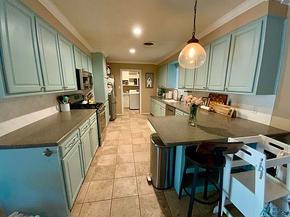 3rd image of 1002 W Avenue O