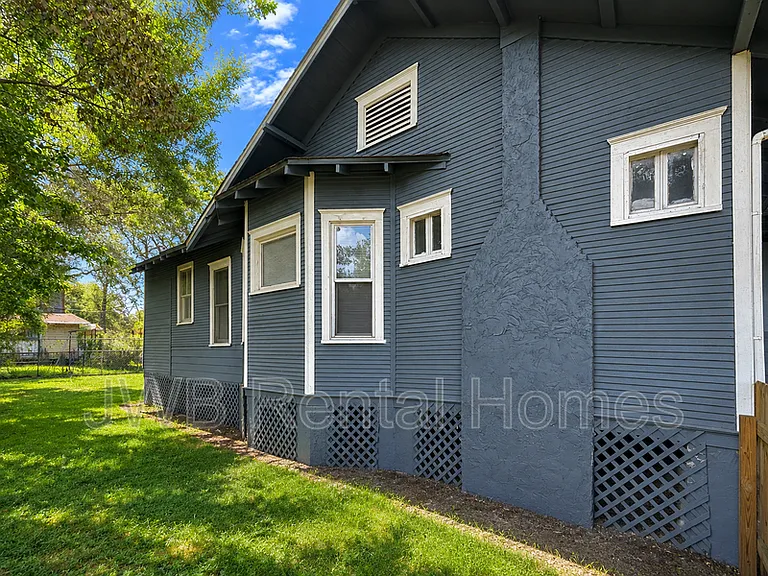 419 Broward St — Photo 18
