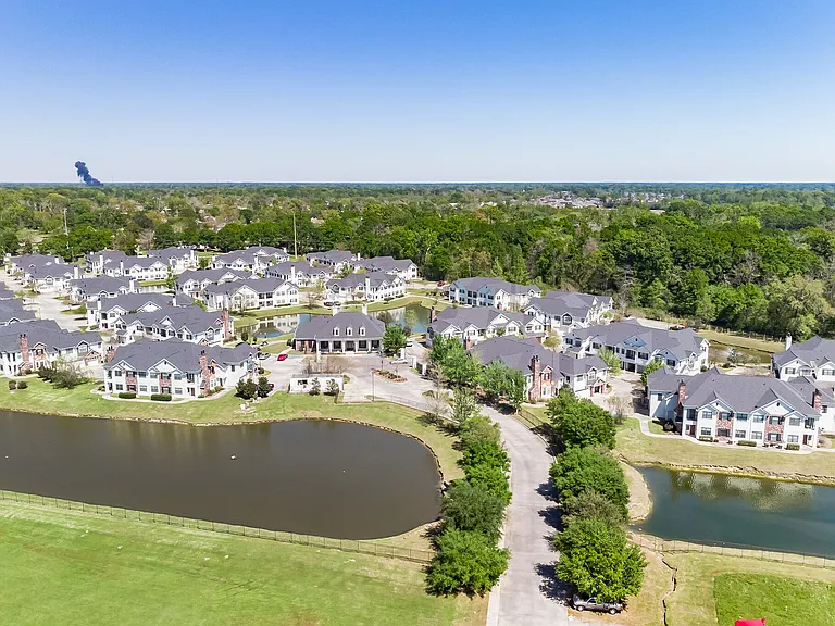 Mansions at Ivy Lake — Photo 7