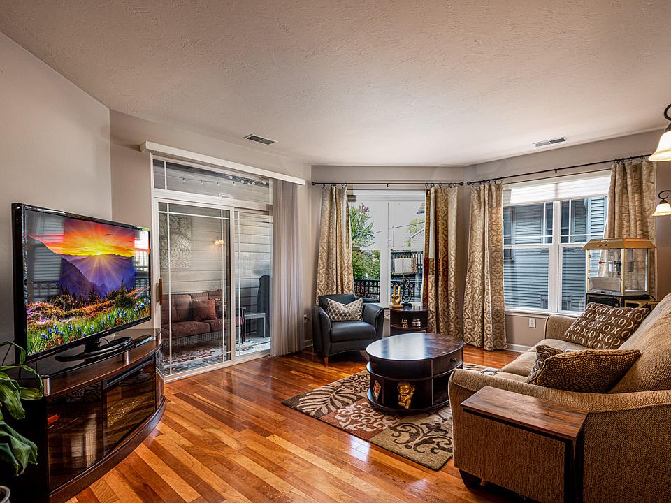 1st image of 1619 N Farwell Ave APT 105