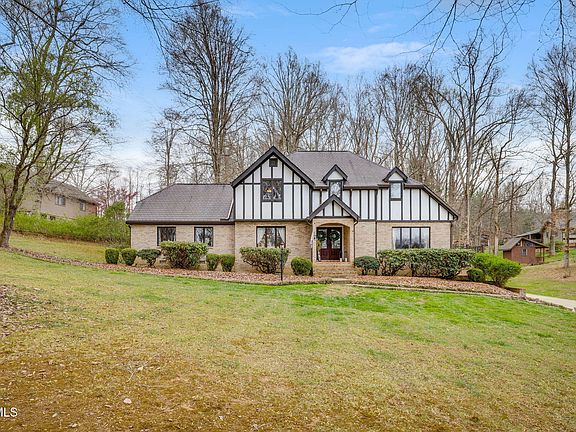 3rd image of 2506 Beechwood Dr