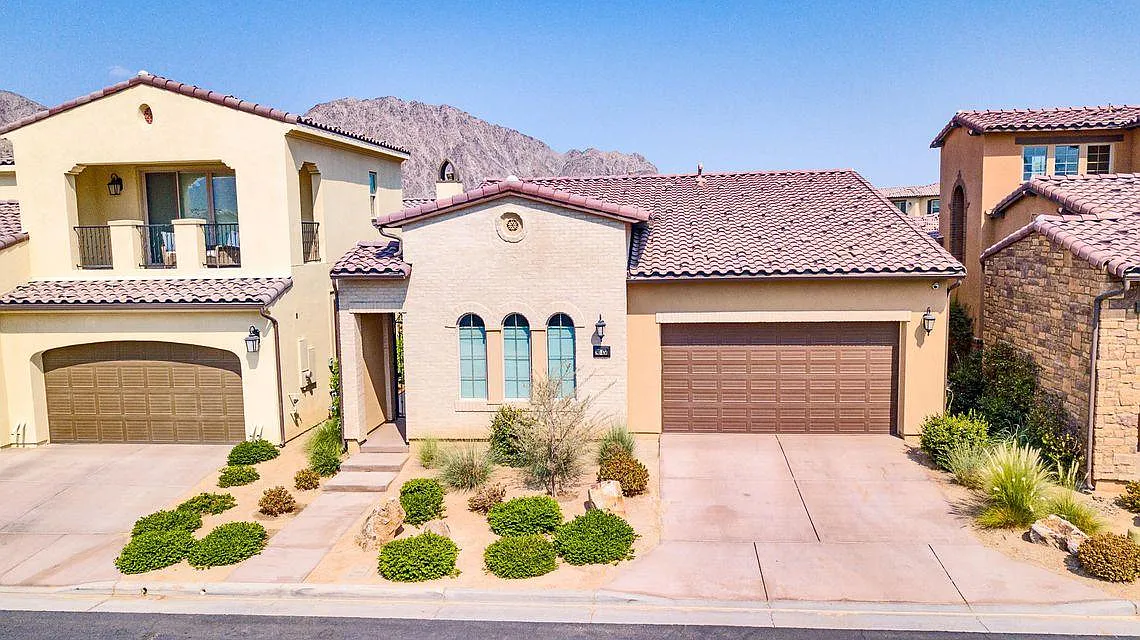 2 bed, 2.5 bath, 2034 sqft, $8,700 — Photo 2
