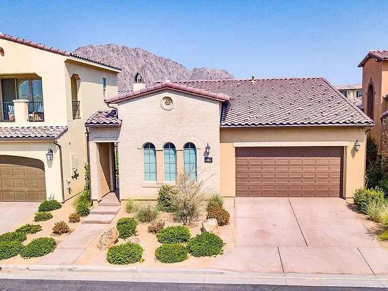 80450 Platinum Way — Photo 2