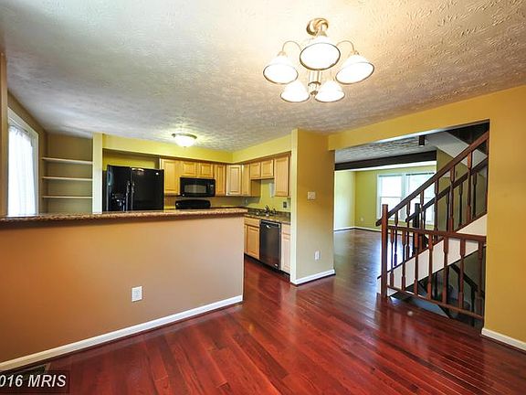 5th image of 9918 Oakdale Woods Ct